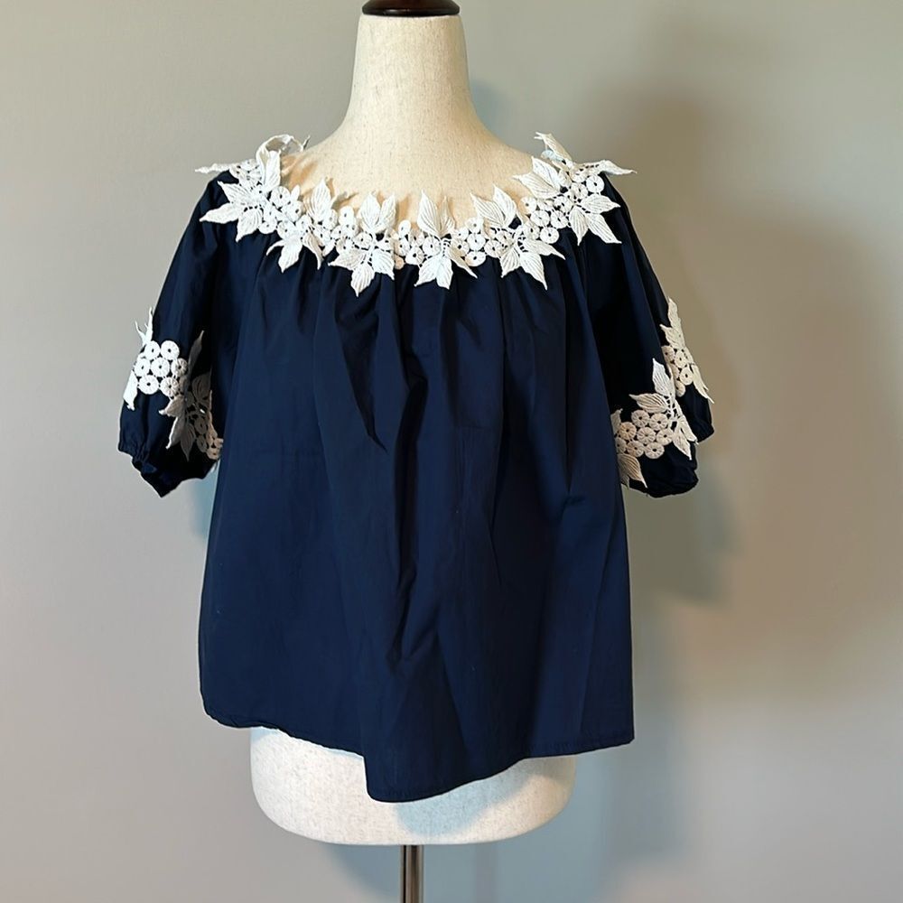Sz 1 Forever Unique navy with white floral short sleeve blouse